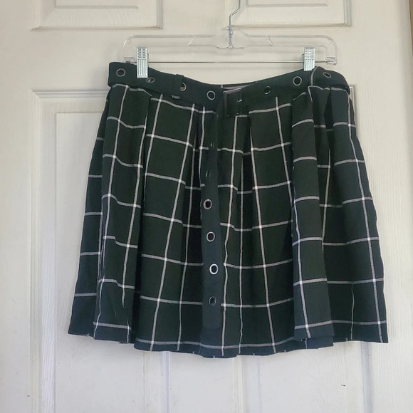 Hop Topic mini pleated goth black & white skirt, size large - Picture 4 of 5